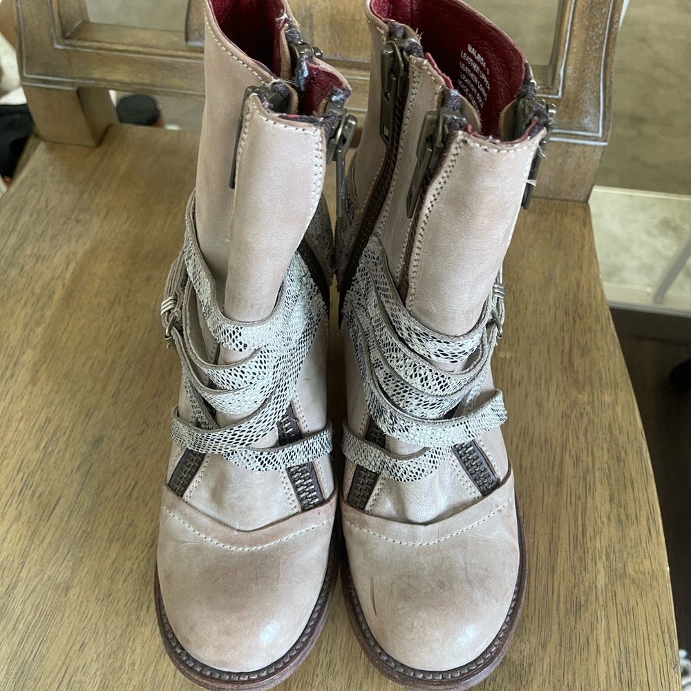 Size 9 free bird boots